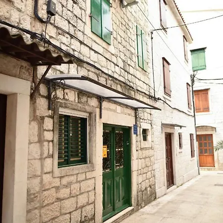 Apartment Luka's Amber In The Center Of Trogir