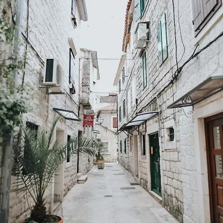 Apartment Luka's Amber In The Center Of Trogir